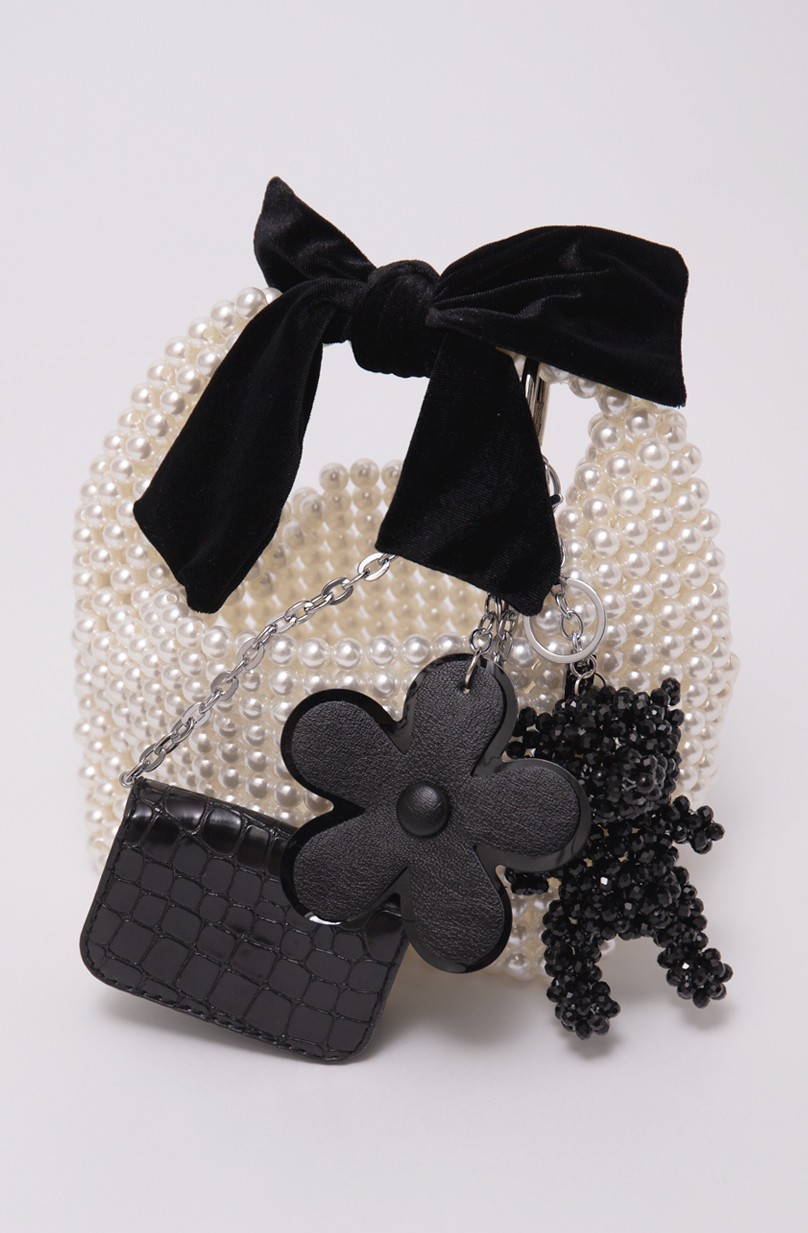 チャーム付きパールバッグ